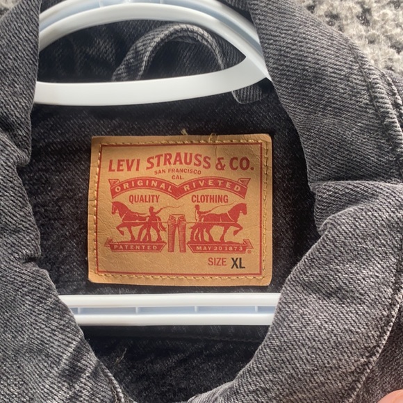Levi’s light wash black jean jacket size XL - Picture 2 of 3